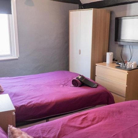 Oyo The Bell Hotel 霍兹登 外观 照片
